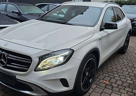 Mercedes-Benz GLA 250 4Matic Edition 1 Exklusiv-Paket