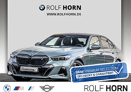 BMW i5 eDrive40 M Sportpaket Pano HUD B&W IconicGlow