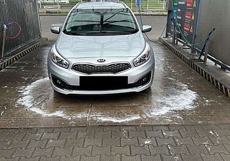 Kia Cee'd Ceed / 1.6 CRDi 136 DCT ISG Platinum Edition
