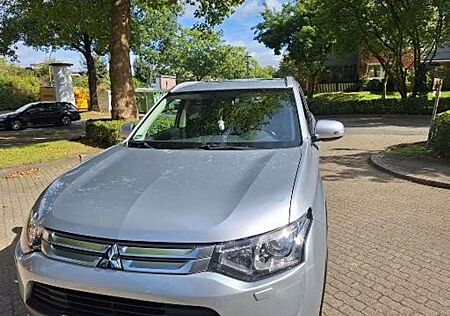 Mitsubishi Outlander Diesel 2.2 DI-D 4WD Automatik Intense