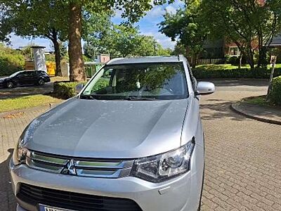 Mitsubishi Outlander Outlander Diesel 2.2 DI-D 4WD Automatik Intense