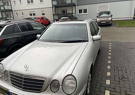 Mercedes-Benz E 200 Elegance