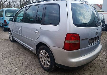 VW Touran Volkswagen 1.6 FSI Trendline,7 Sitz,Klima,Alufelgen,6 Gäng