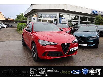 Alfa Romeo Stelvio Quadrifoglio SPARCO AKRAPOVIC Panodach rote Bremss