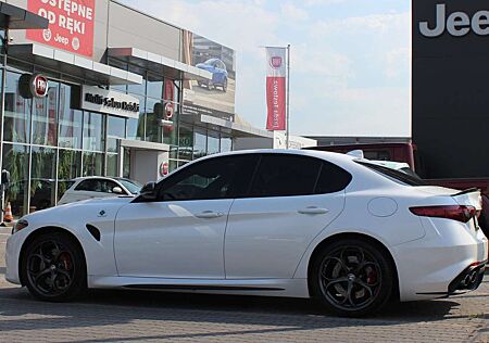 Alfa Romeo Giulia +2.9+V6+Bi-Turbo+AT8+Quadrifoglio