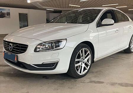 Volvo S60 2.4 D4 Summum AWD 5zyl. Automatik