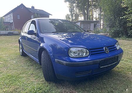VW Golf Volkswagen 1.6 Automatik Trendline Benziner !!!