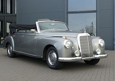 Mercedes-Benz 300 Adenauer Cabriolet *Autom.Klima,E-FH,Servo*
