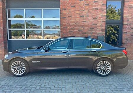BMW 750 i xDrive,DACH,360 KAM,SOFTCLOSE,XENON,HEAD-UP