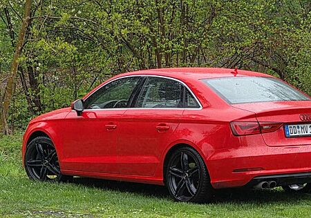 Audi A3 Sedán 1.8 TFSI Attraction S-Tronic