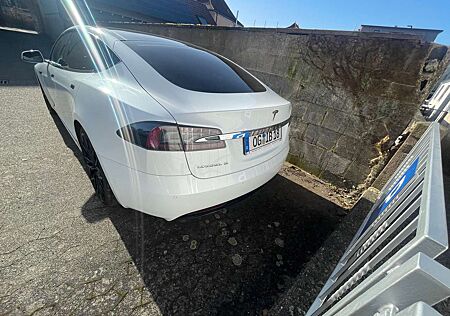 Tesla Model S 90D Allradantrieb Performance