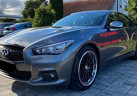 Infiniti Q50 3.0T ( twin-turbo ) AWD