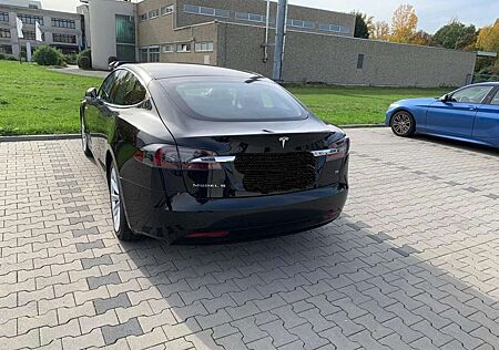Tesla Model S Dual Motor Allradantrieb
