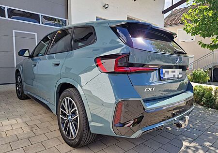 BMW iX1 eDrive20 M-Sport AHK 100% Batteriekapazität