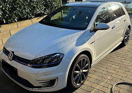 VW Golf Volkswagen 1.4 GTE Plug-In-Hybrid DSG