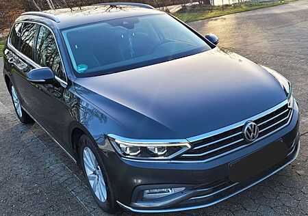 VW Passat Variant Volkswagen 2.0 TDI SCR DSG Elegance