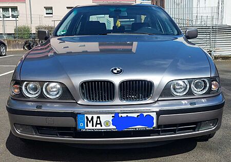 BMW 528i 528