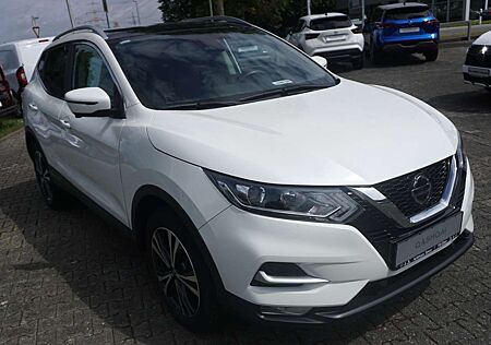 Nissan Qashqai 1.3 DIG-T N-CONNECTA AHK FSH PANO SHZ