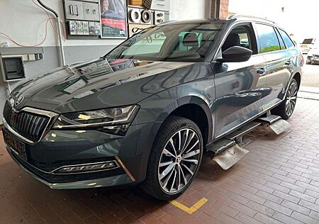 Skoda Superb COMBI iV L&K 19Z./ACC/PANO/KESSY/360°
