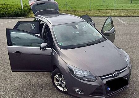 Ford Focus Turnier 1.6 Ti-VCTTitanium