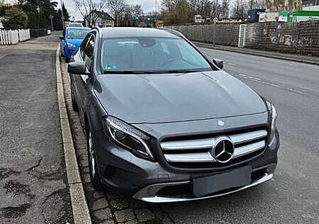 Mercedes-Benz GLA 220