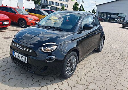 Fiat 500E - schwarz, klein, stark