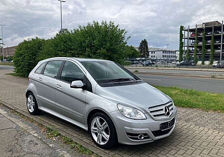 Mercedes-Benz B 180 Automatik-Navi-Bi-Xenon-Teilleder-Panoramadach