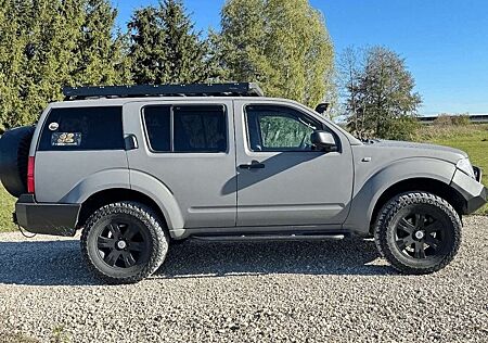 Nissan Pathfinder Pathfinder 2.5 dCi SE