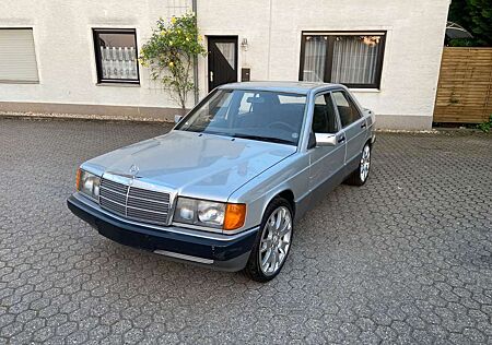 Mercedes-Benz 190 E 2.3 Schiebedach Scheckheft