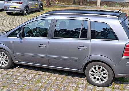 Opel Zafira 2.2 Sport - 7 SITZE - GLASDACH