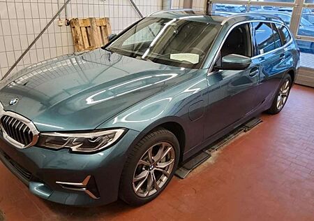 BMW 330 e Luxury PANO*ACC*Laser*360°*AHK*HK*Leder*HUD