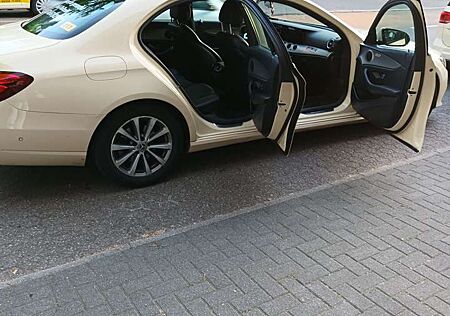 Mercedes-Benz E 200 d 9G-TRONIC AMG Line