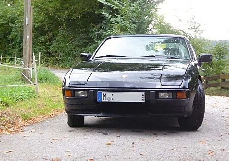 Porsche 924 S Targa Le Monde