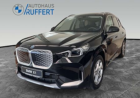 BMW iX1 xDrive30 xLine Panorama Glasdach Komfortzugang