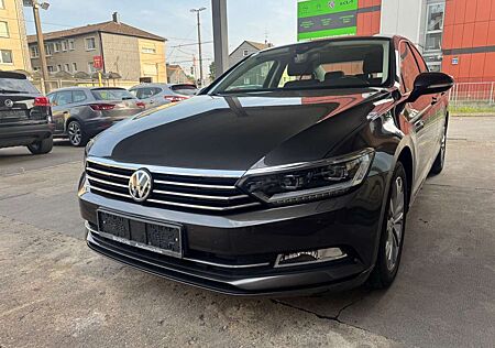 VW Passat Volkswagen Lim. Comfortline 1.4 TSI Navi/LED/1.Hand