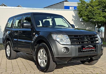 Mitsubishi Pajero *7.Sitzer*/3.2 DI*Wenig KM*5.Gang*4x4*AHK*