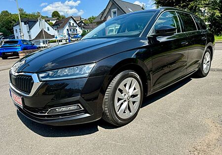 Skoda Octavia Combi Ambition HybridLederAhkNaviMatrix