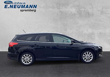 Ford Focus Turnier Titanium*AHK*WINTER-PAKET*NAVI*