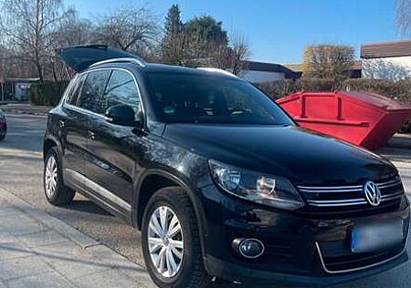 VW Tiguan Volkswagen 2.0 TDI SCR 16V BlueMotion in schwarz