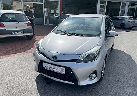 Toyota Yaris Hybrid Life