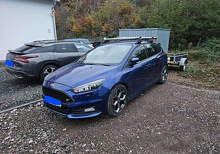 Ford Focus 2.0 EcoBoost ST mit Leder-Exclusiv-Paket