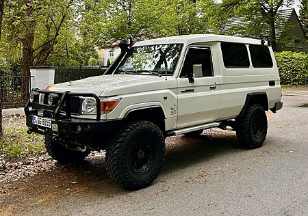 Toyota Land Cruiser GRJ 78 4.0 Benzin