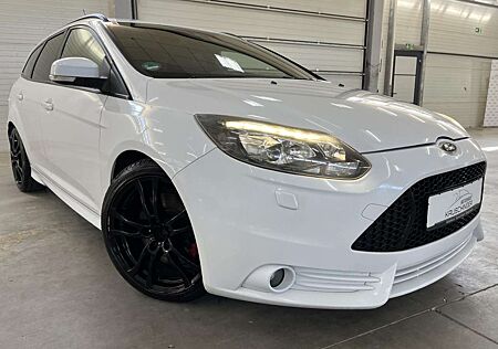 Ford Focus Turnier ST LEDER KEYLESS XEONON ELEKT.SITZE RÜCK.