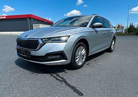 Skoda Octavia Combi 1HAND NAVI AHK ACC SHZ V+V