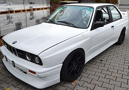 BMW M3 E30 mit E46 M-Motor und Kompressor Tracktool