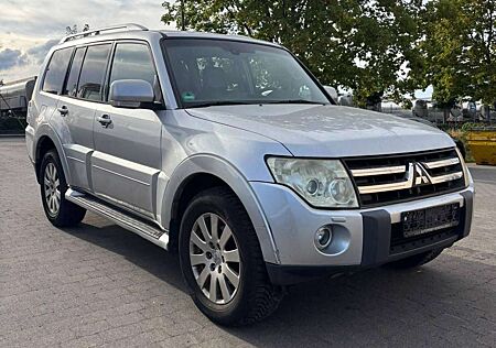 Mitsubishi Pajero 3.2 DI-D Edition 100 *7-Sitzer*ALLRAD*SCHIEBEDACH*AHK*ALU*ELEKTRISCHE-SITZE*