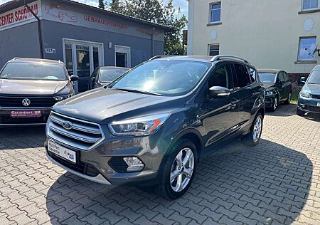 Ford Kuga Titanium / Bi-Xenon / Teilleder / Lenkrad/Sitzhz