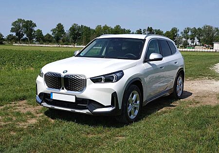 BMW iX1 eDrive20 xLine HUD 22kW-AC DA&DA+ PA+ OS9