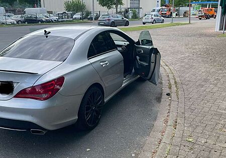 Mercedes-Benz CLA 200 (117.343)