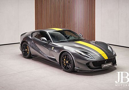 Ferrari 812 Superfast Lift LED Carbon